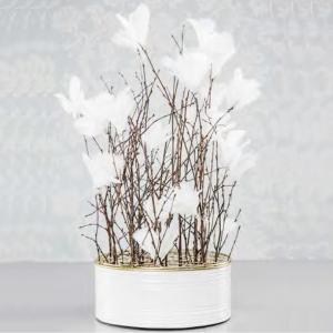 vita fjädrar till påskris – uppsättning