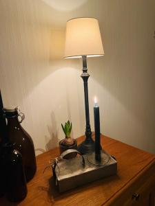 Ljusstake i plåt med utdragbar låda