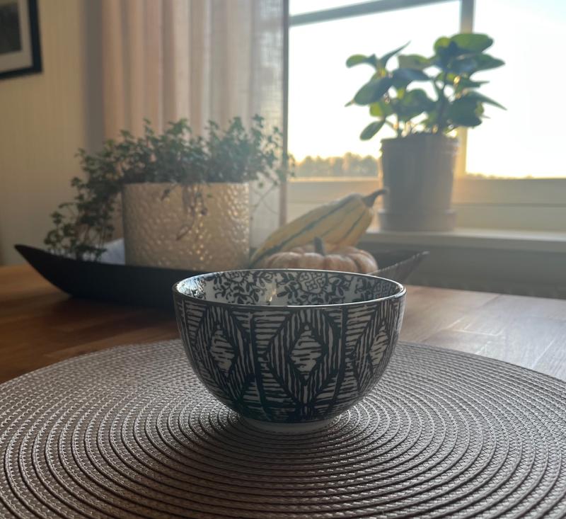 Fin skål av serien Saga i svart & vitt