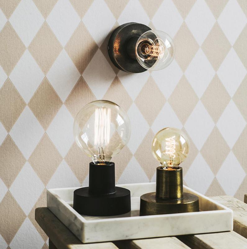 Lampa i matt svart - NOTICE lampfot