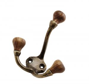 Krokar & klädhängare i härlig design. Pricken över I:et i det färdigdesignade rummet kan vara just  stilförstärkande krokar och klädhängare!