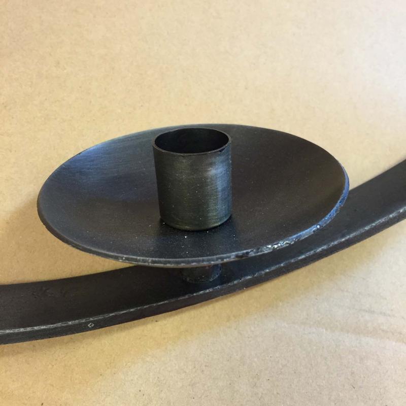 svart ljusring i smide – ljushållaren– närbild