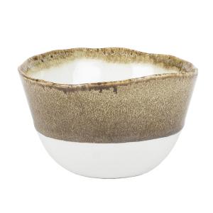 skål i  jordfärgad keramik med delvis vit glasyr