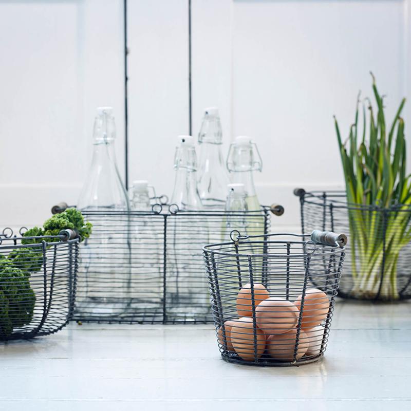 Trådkorgar i Zink och trähandtag