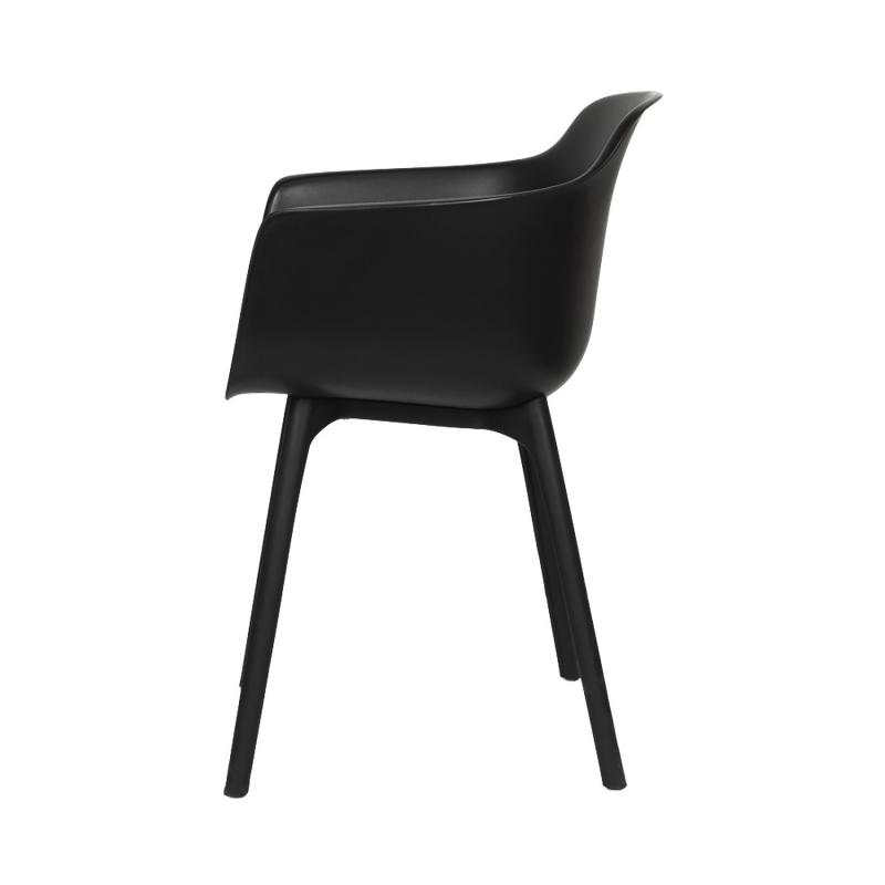 svart modern plaststol från sidan
