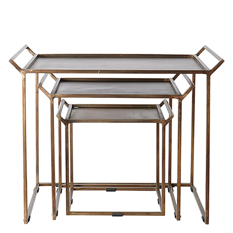 set med tre stycken sidobord i metall
