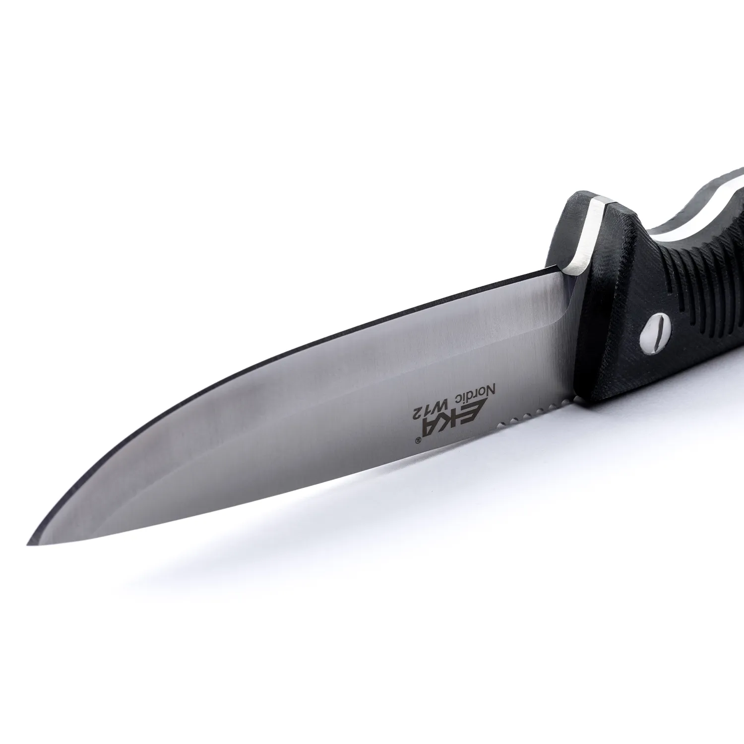 nordic-w12-black-close-blade-2