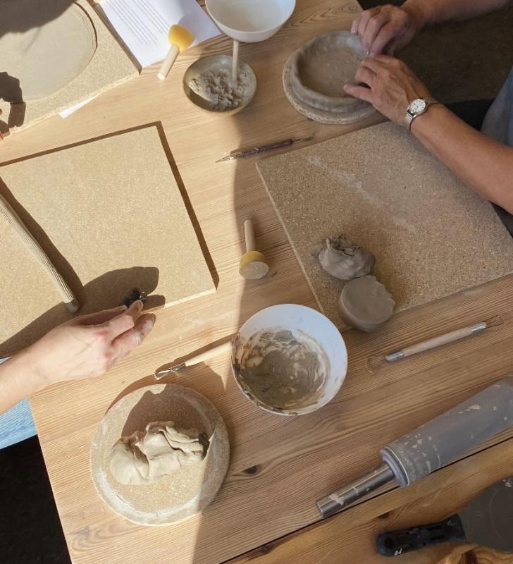 Sommarlovskurs för Barn – Skapa i Lera Tillsammans!