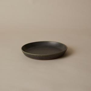 Smooth plate with edge in Bossy green