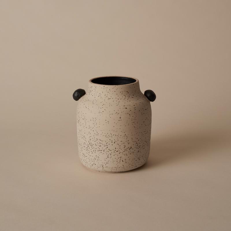 Krus, Carbon black & lava