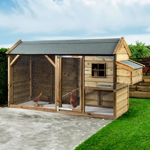 Lyxig hönsgård med värprede och hage Lukas