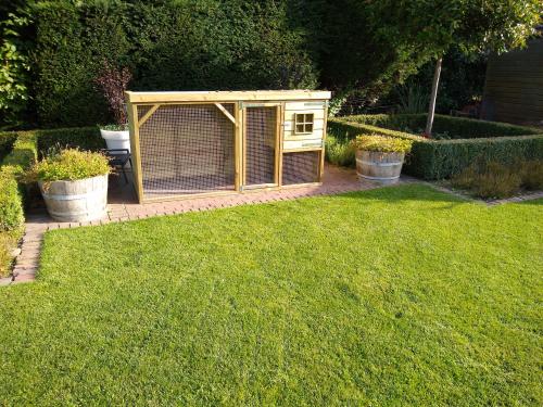 Lyxig honsgård med hage Dagmar