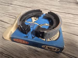 Bromsbackar 90mm Nymans fullnav 1 par Forma J1037 NOS