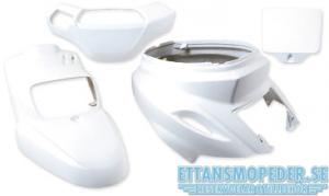 Kåpset Mattvit Yamaha Booster 4 delar 2004-