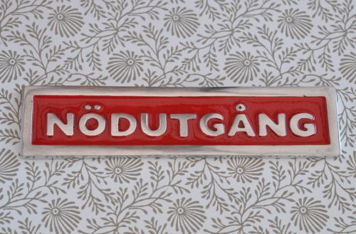 Skylt  NÖDUTGÅNG