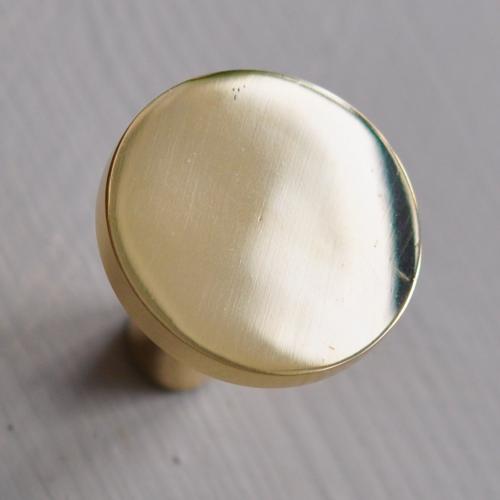 Rund mässingskrok - blank - 3 cm - L