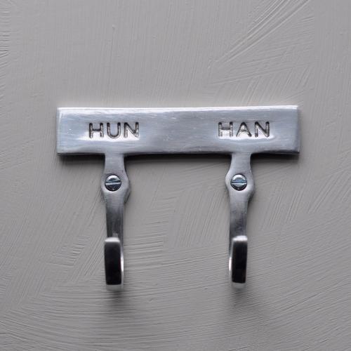 HUN HAN - hängare i alu