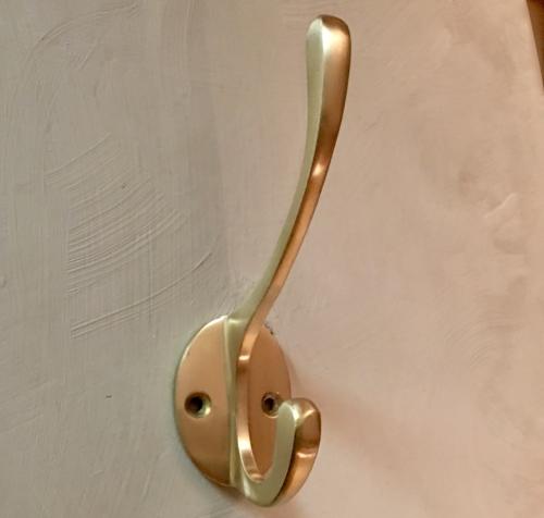 Klassisk dubbelkrok - Mässing - Borstad - Large