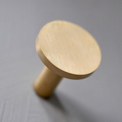 Rund mässingskrok - borstad - 3 cm - L