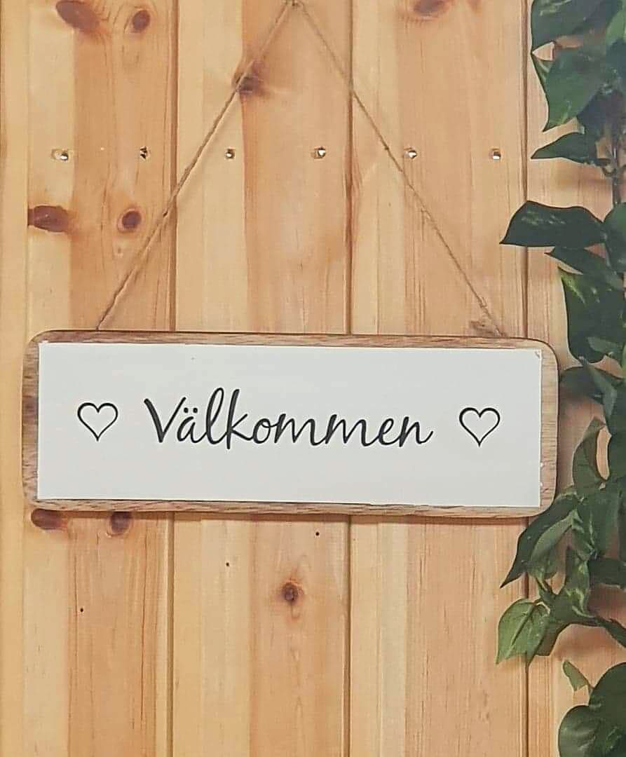 Vit Träskylt - Välkommen