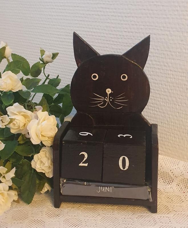 Product Image for Kalender Katt - Svart trä