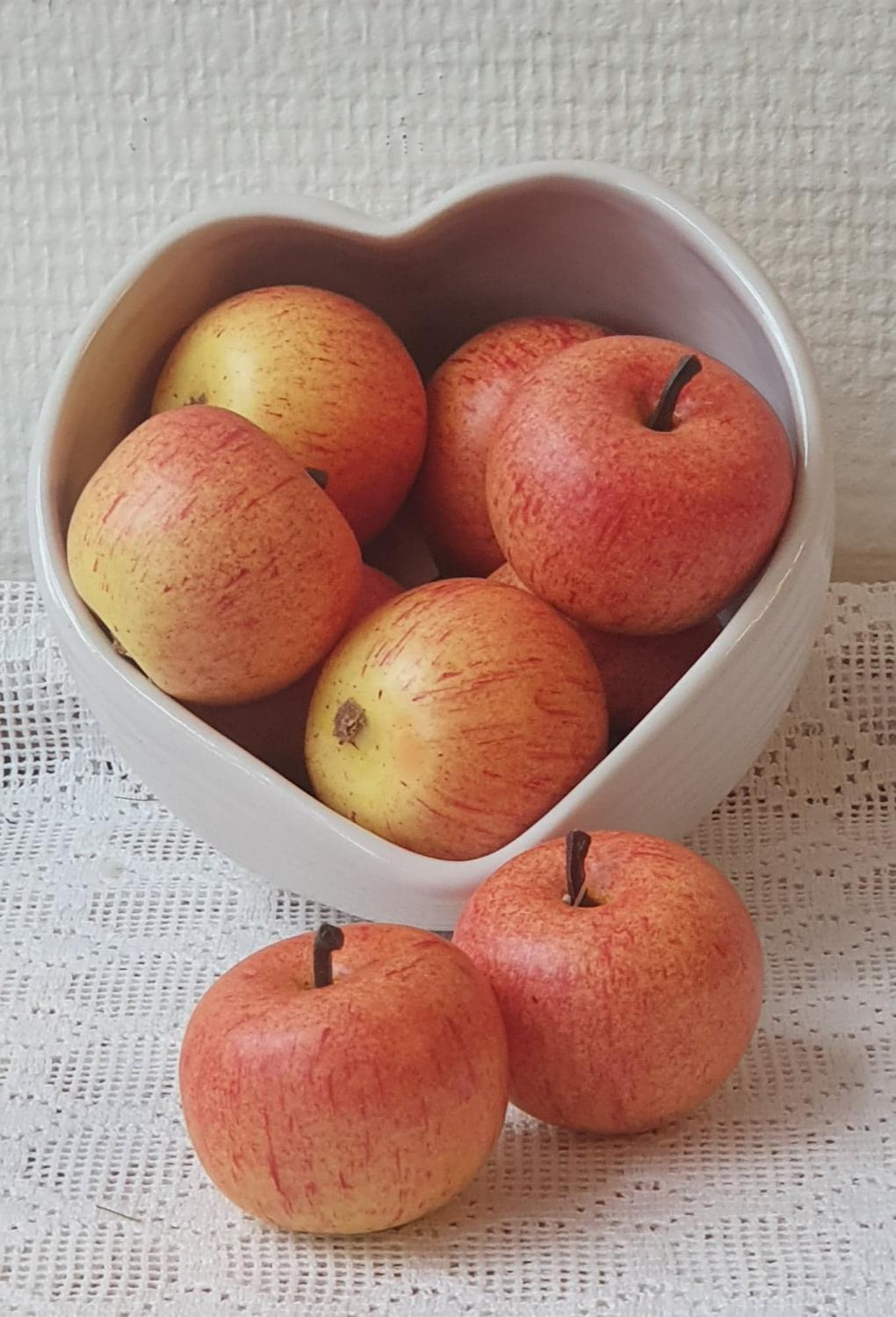 Litet Gulrött Äpple