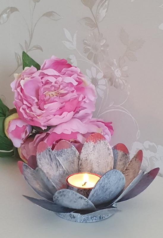 Product Image for Ljushållare Blomma Grå