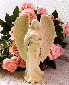 Ängel Håller Hjärta - Creme