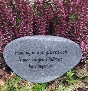 Sten Med Graverade Text - Mina Ögon Kan Glittra..