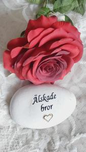 Sten Med Graverade Text Och Hjärta - Älskade Bror