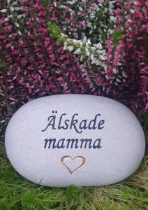 Sten Med Graverade Text Och Hjärta - Älskade Mamma
