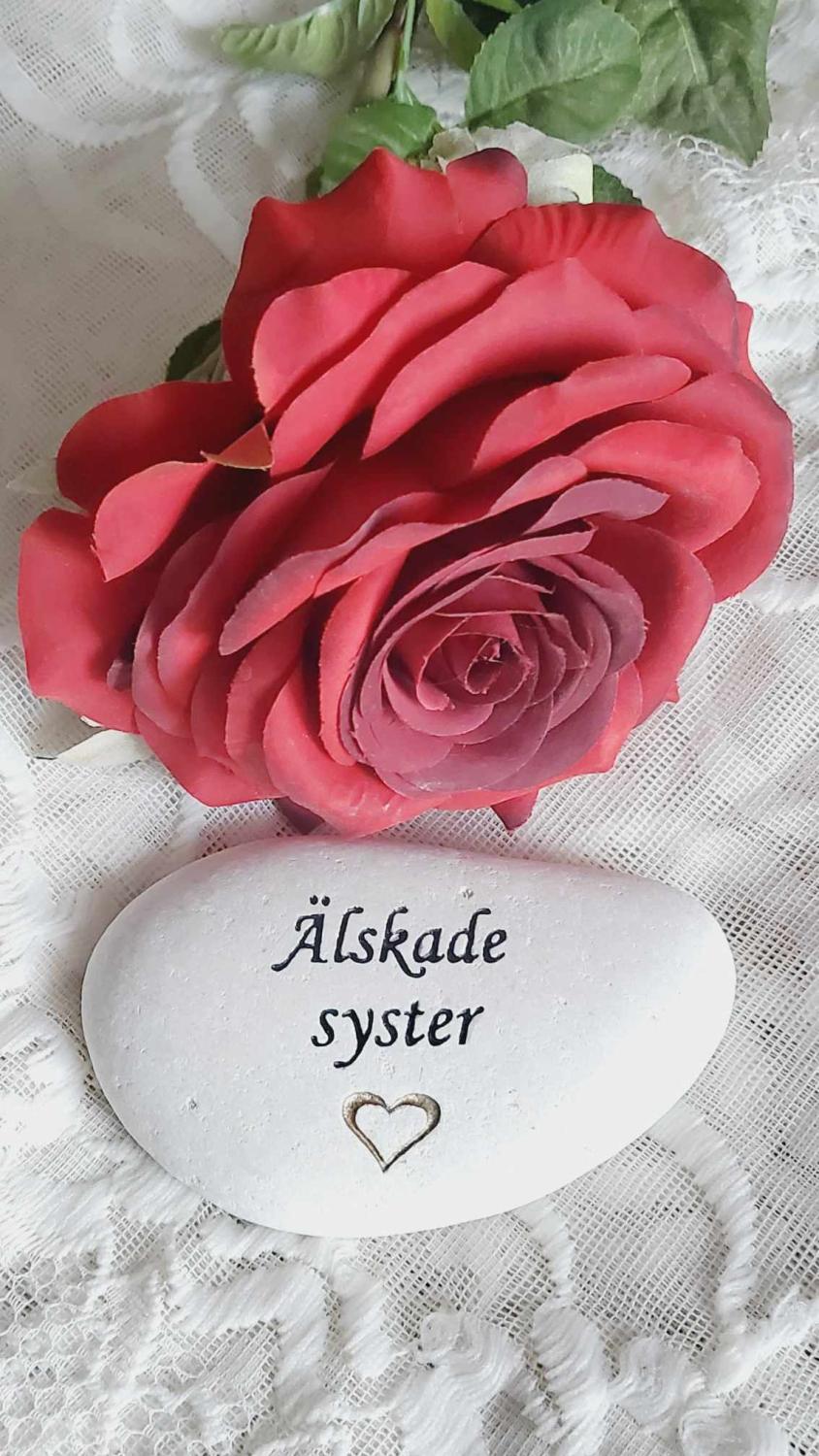 Sten Med Graverade Text Och Hjärta - Älskade Syster