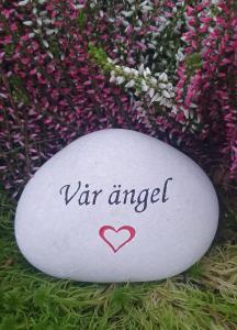 Sten Med Graverade Text - Vår Ängel