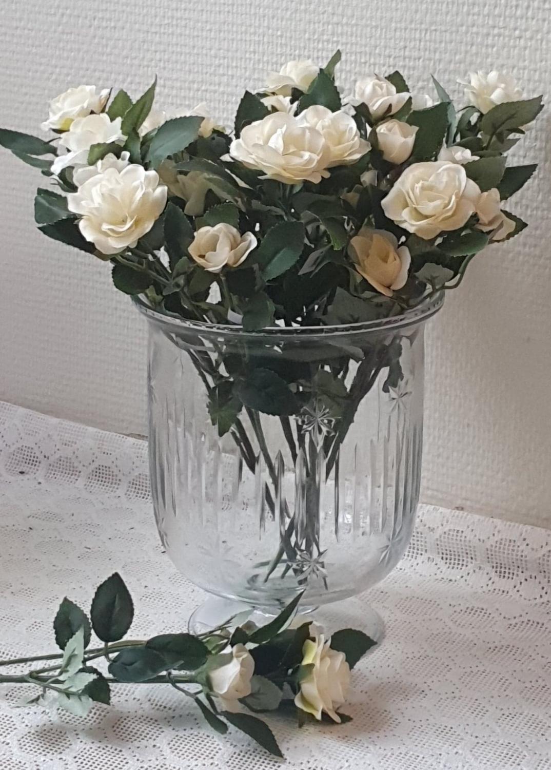 Vita Rosor På Kvist 27 cm