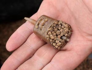 DRENNAN PELLET FEEDER