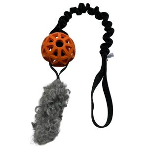 Bistos Gusti hundleksak med fårskinn och gallerboll. Svensktillverkad kampleksak. Svart handtag.