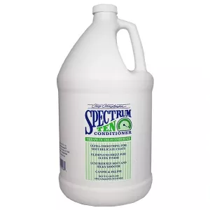 Chris Christensen Spectrum Ten hundbalsam för mjuka och silkiga pälsar. 3,8 liter.