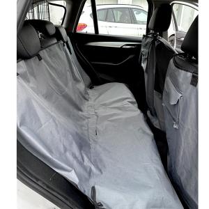 Baksätesskydd som täcker säte och baksida på framstolarna, grå med svarta detaljer. Delbart.