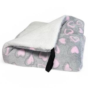 Ergosoft mjuk, vändbar hundpläd. Ljusgrå med rosa hjärtan, vit teddy, 87x71x4 cm.