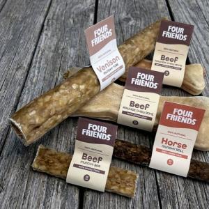 FourFriends Natural Chews Naturliga tuggben med ursprung EU. Utan tillsatser, flera storlekar och smaker.