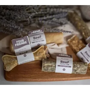 FourFriends Natural Chews Naturliga tuggben med ursprung EU. Utan tillsatser, flera storlekar och smaker.