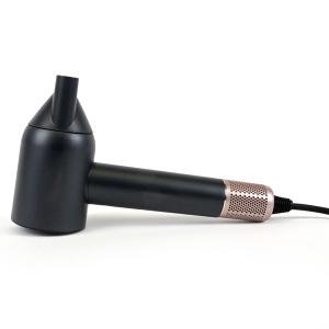 Groom-X Cyclon-X handfön med ionic-teknologi, vilken reducerar uppkomsten av statisk elektricitet. Lättviktsfön med tre hastigheter och tre värmelägen.