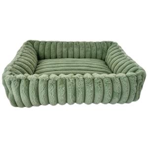 Hundbädd i supermjuk, lindblomsgrön plysch. Yttermått 55x45x15 cm.