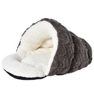 Sovplats för den lilla hunden eller katten. Grå utsida i plysch och vit insida i teddy.
