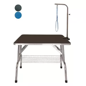 Stabilt, hopfällbart trimbord för hund. Trimgalge och koppel medföljer. Finns med svart eller blå gummimatta på bordsytan.