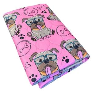 Milo pet pad vattentätt, tvättbart kisskydd 80x120 cm. Rosa med hundar, ben och tassar.