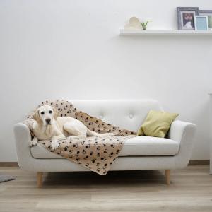 Stella hundfilt fleece ljusbrun med svarta tassar 140x100 cm