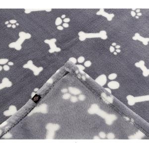 Trixie Kenny hundfilt i grå plysch med vita tassar och ben, finns i tre storlekar