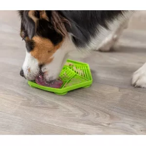 Trixie Lick'n'snack aktiveringplatta för hund. Aktiveringsplatta i limegrön silikon 17 cm.