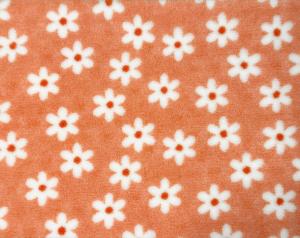 Vetbed Daisy hundfäll, orange med vita blommor. Gummerad baksida.